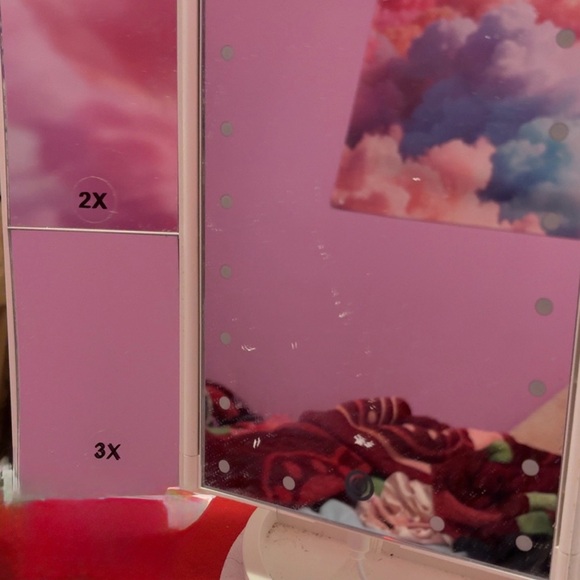 Makeup Mirror - Picture 3 of 5